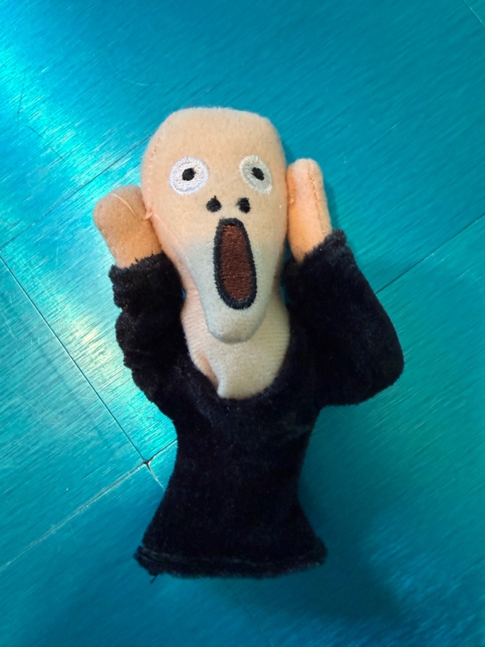 Plush Edvard Munch’s The Scream Hand Puppet Magnet
